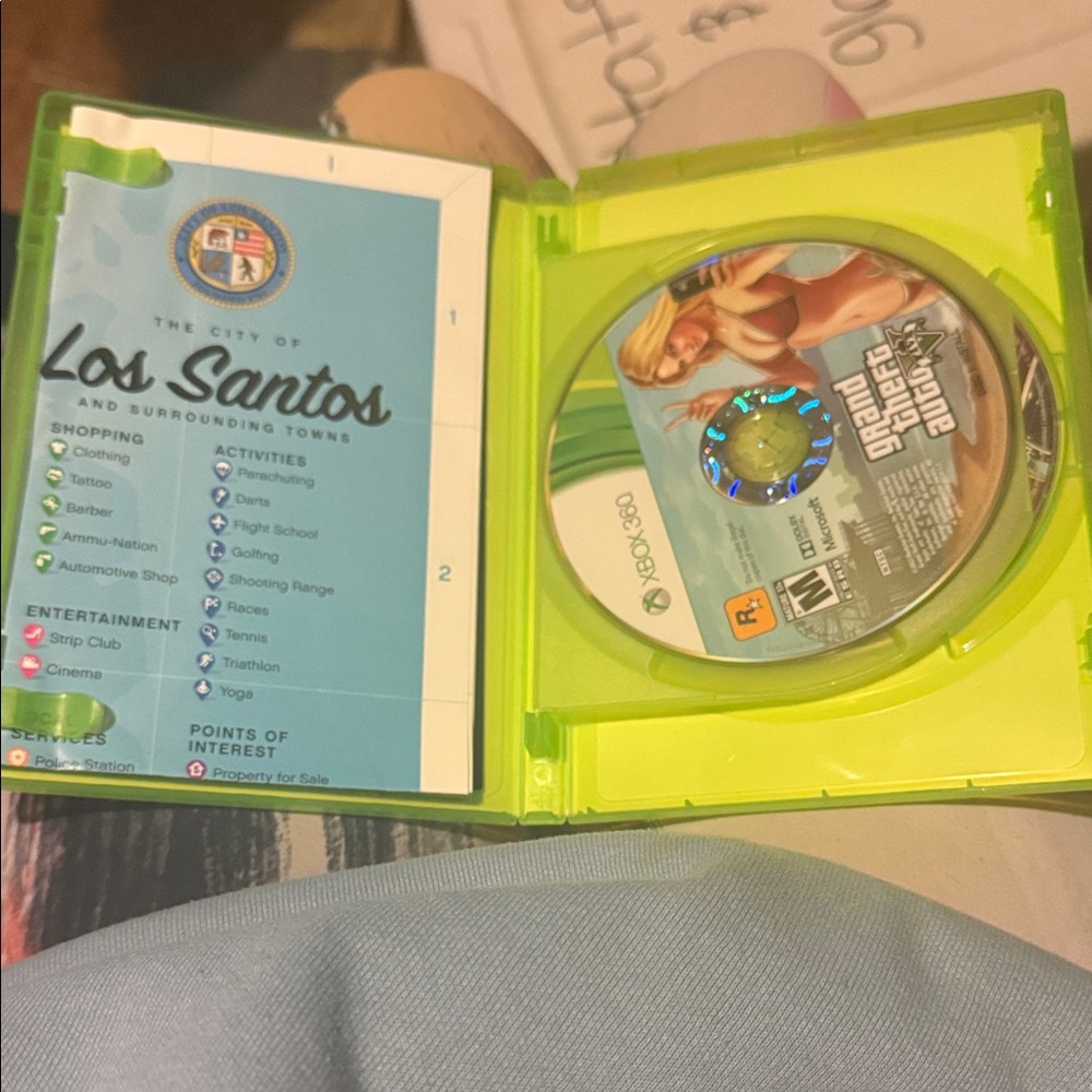 Grand Theft Auto V for Xbox 360 - Green Case - Picture 2 of 5